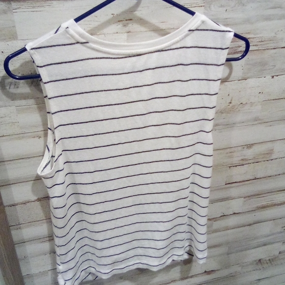 And eawy women's top.  Box 203 - Picture 3 of 3